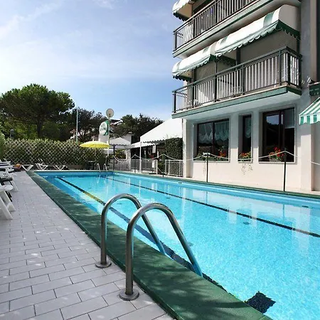 Picobello Pineta 3* Τζεσόλο Λίντο